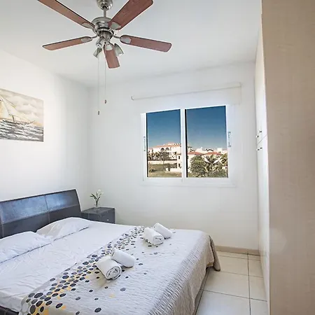 Apartment Pernera Dyo - Modern 2 Bedroom Pernera With Communal Pool Protaras
