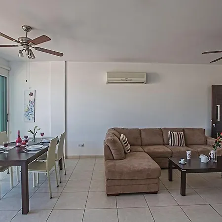 Pernera Dyo - Modern 2 Bedroom Pernera With Communal Pool - Close To Amenities Protaras