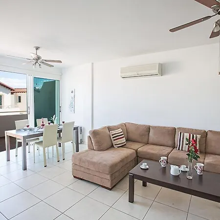 Pernera Dyo - Modern 2 Bedroom Pernera With Communal Pool - Close To Amenities