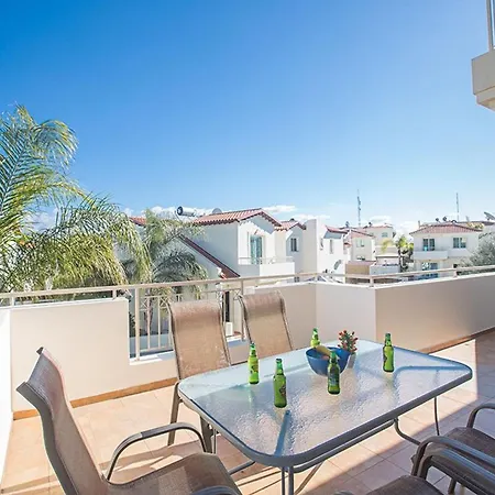 Pernera Dyo - Modern 2 Bedroom Pernera With Communal Pool - Close To Amenities * Protaras