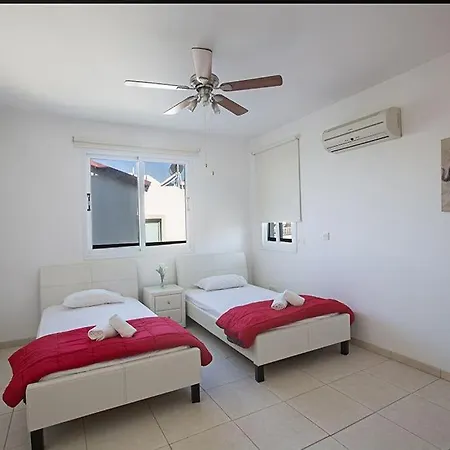 Pernera Dyo - Modern 2 Bedroom Pernera With Communal Pool - Close To Amenities * Protaras