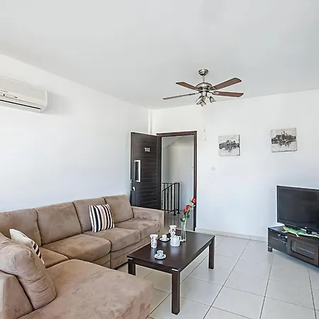 Apartment Pernera Dyo - Modern 2 Bedroom Pernera With Communal Pool - Close To Amenities *