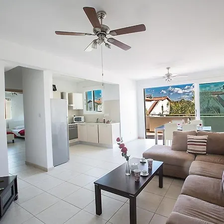 Pernera Dyo - Modern 2 Bedroom Pernera With Communal Pool - Close To Amenities Apartment Protaras