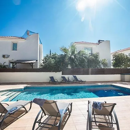 Pernera Dyo - Modern 2 Bedroom Pernera With Communal Pool - Close To Amenities Protaras