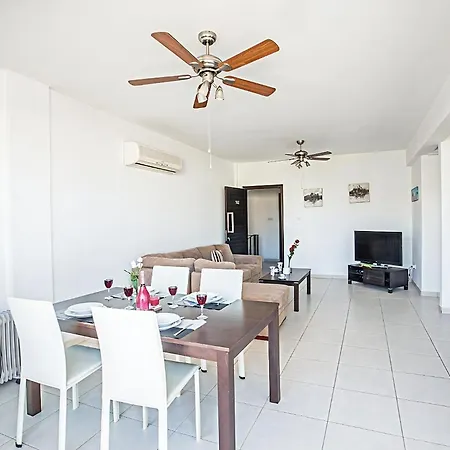Pernera Dyo - Modern 2 Bedroom Pernera With Communal Pool - Close To Amenities Apartment Protaras
