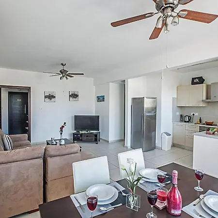 Apartment Pernera Dyo - Modern 2 Bedroom Pernera With Communal Pool - Close To Amenities *